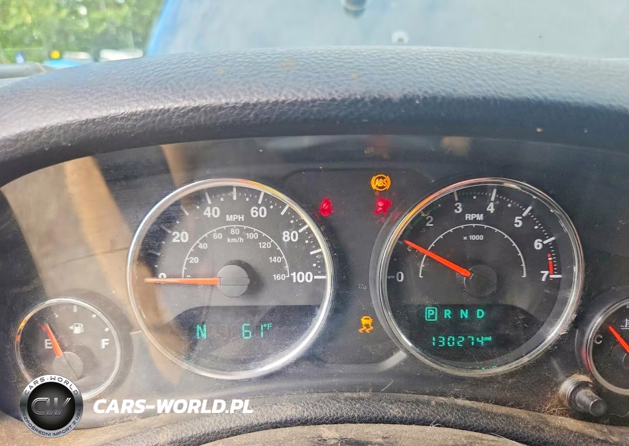 2015 Jeep Wrangler Unlimited Sport VIN:1C4BJWDG1FL692194 - 9