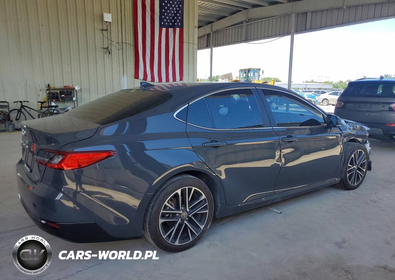 2025 Toyota Camry Xle VIN:4T1DAACK0SU152143 - 3