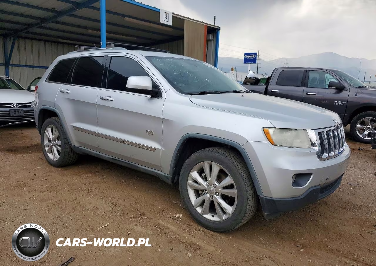2011 Jeep Grand Cherokee Laredo VIN:1J4RR4GT3BC627288 - 4