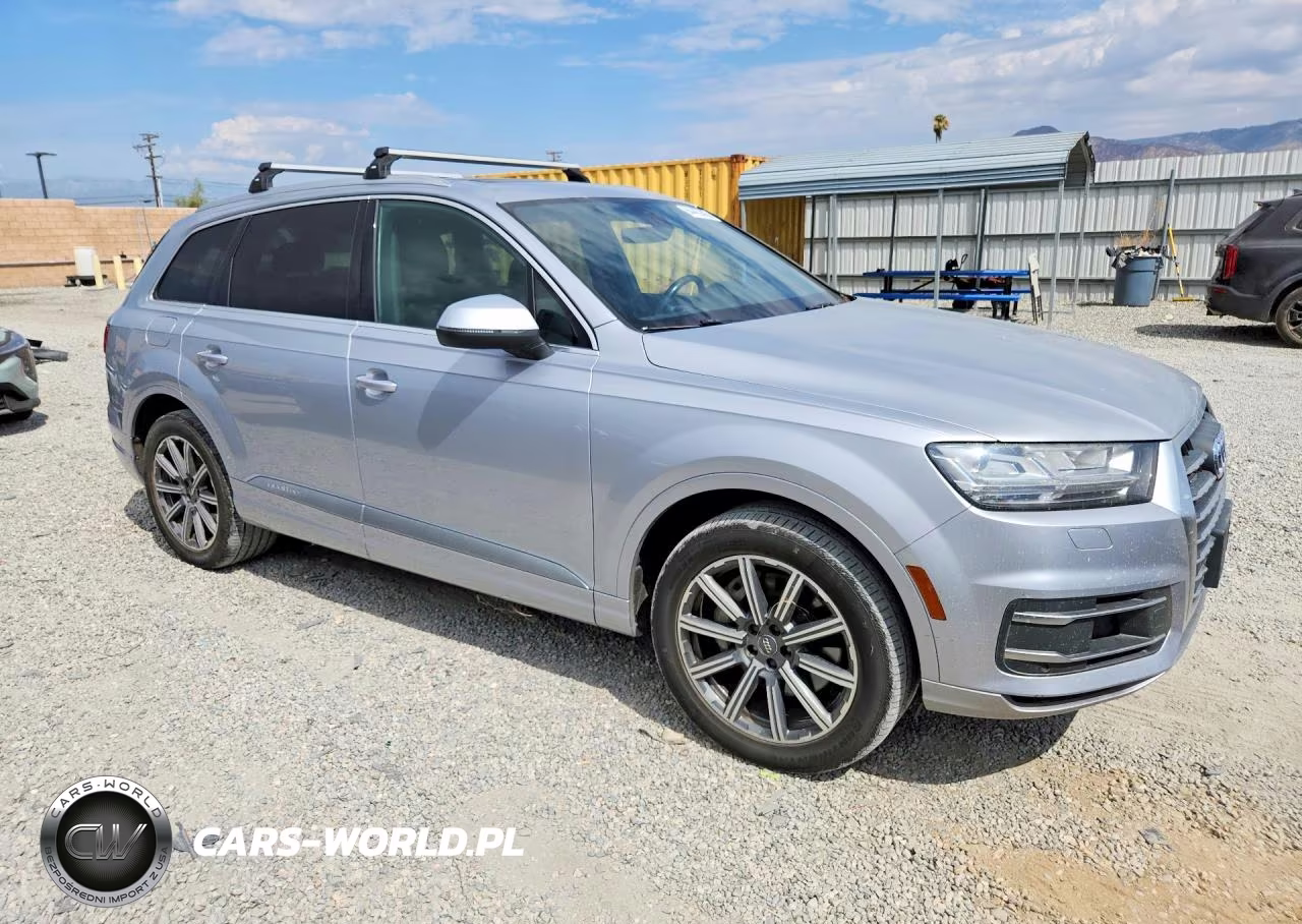 2017 Audi Q7 Premium Plus VIN:WA1LAAF78HD037199 - 4
