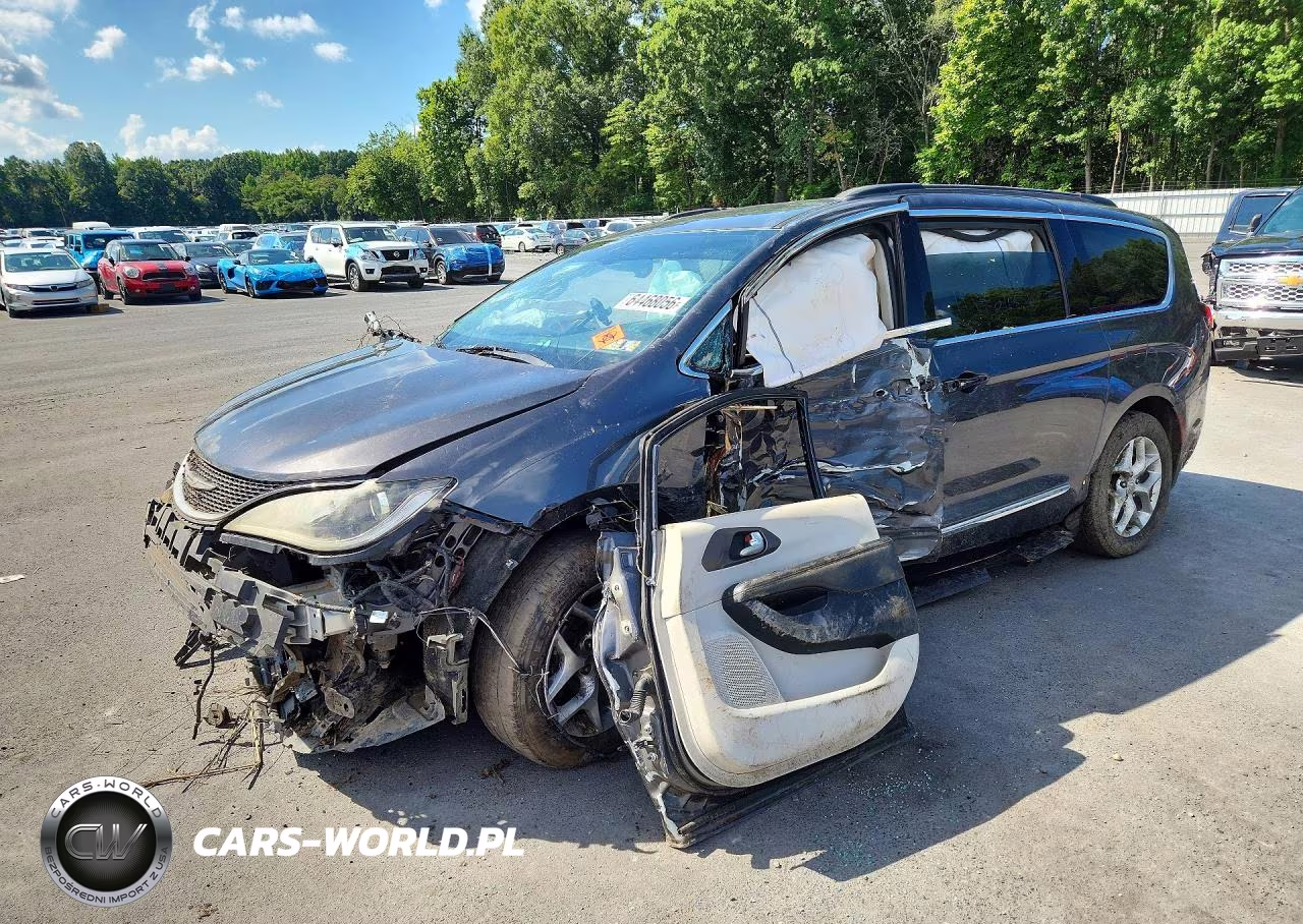 2017 Chrysler Pacifica Touring L VIN:2C4RC1BG1HR587650 - 1