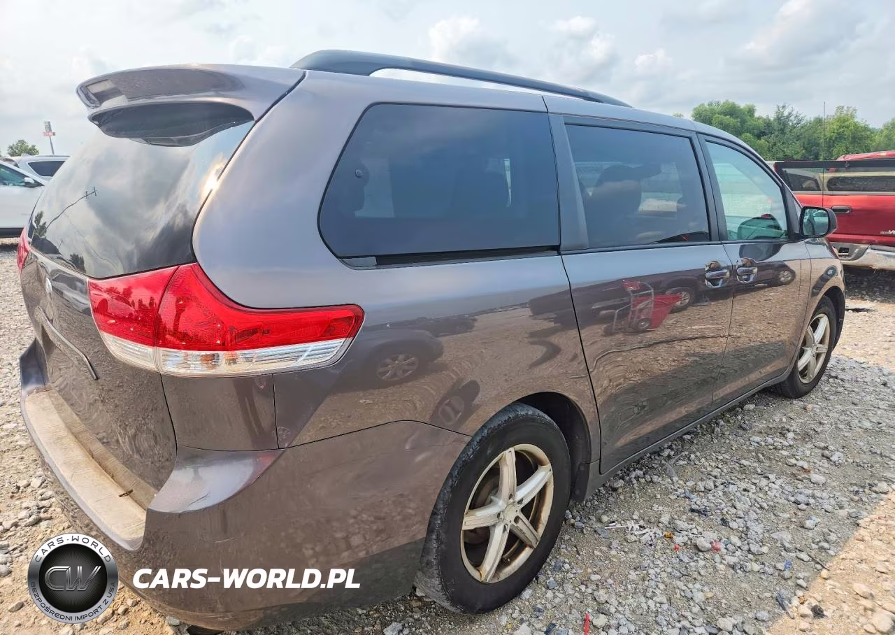 2012 Toyota Sienna Le VIN:5TDKK3DC8CS179124 - 3