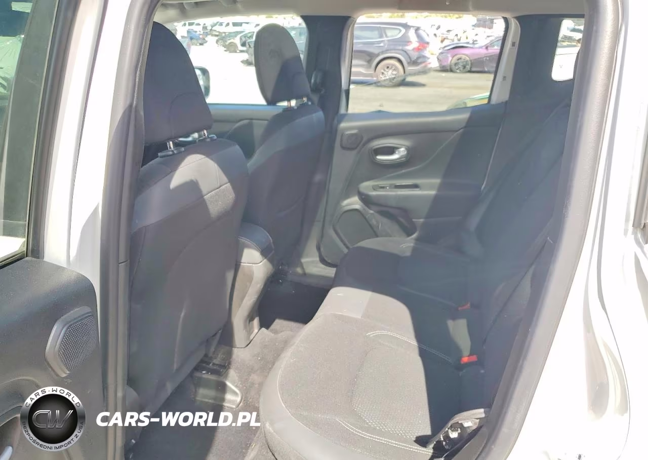 2023 Jeep Renegade Latitude VIN:ZACNJDB12PPP56169 - 11