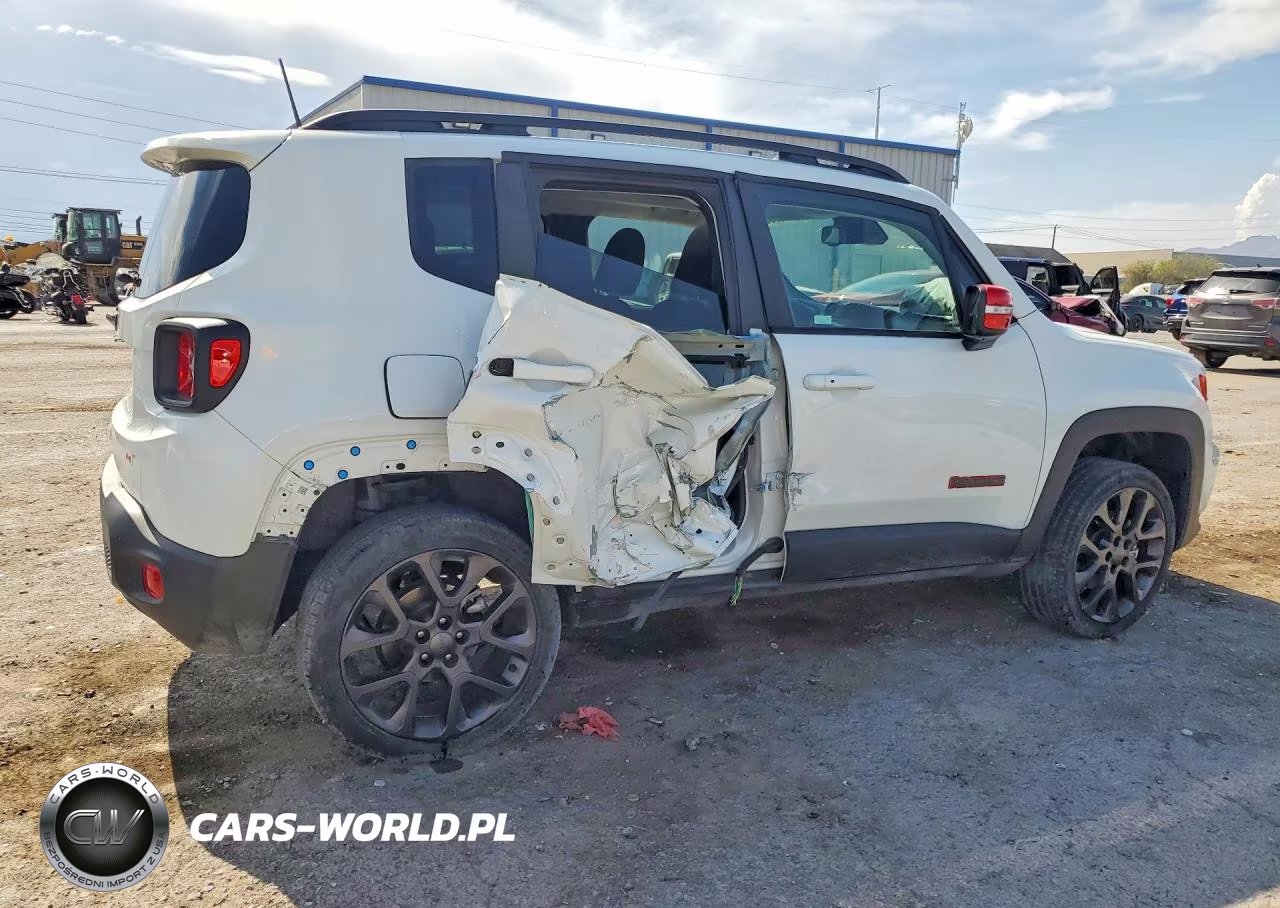 2023 Jeep Renegade Latitude VIN:ZACNJDB12PPP56169 - 3