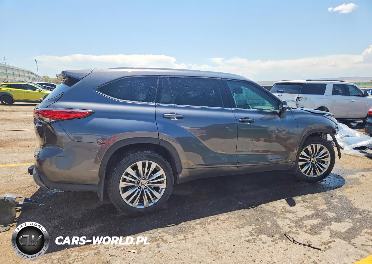 2023 Toyota Highlander Hybrid Platinum VIN:5TDEBRCH9PS121879 - 3