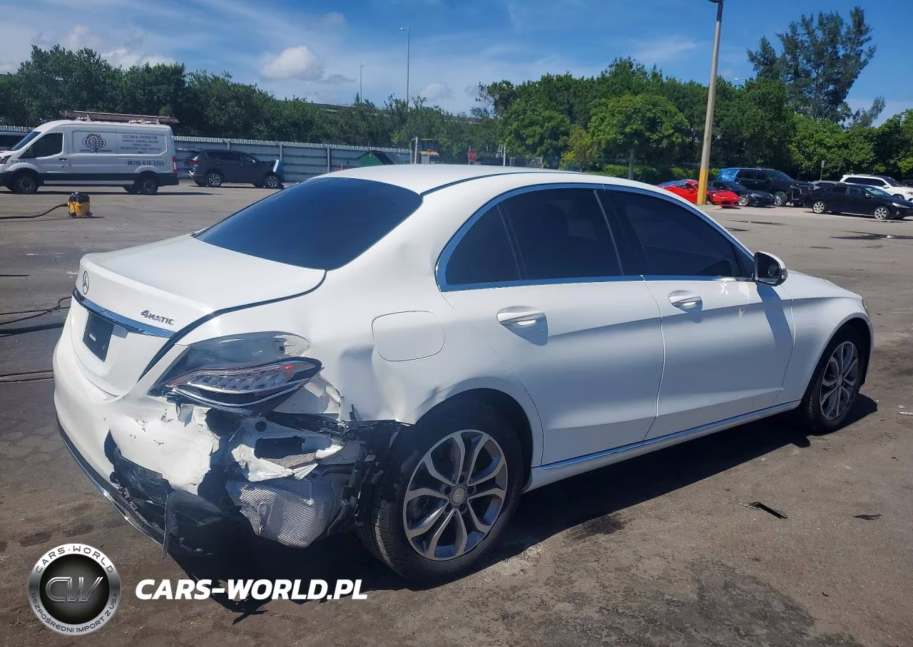 2016 Mercedes-Benz C 300 4Matic VIN:55SWF4KB1GU135139 - 3