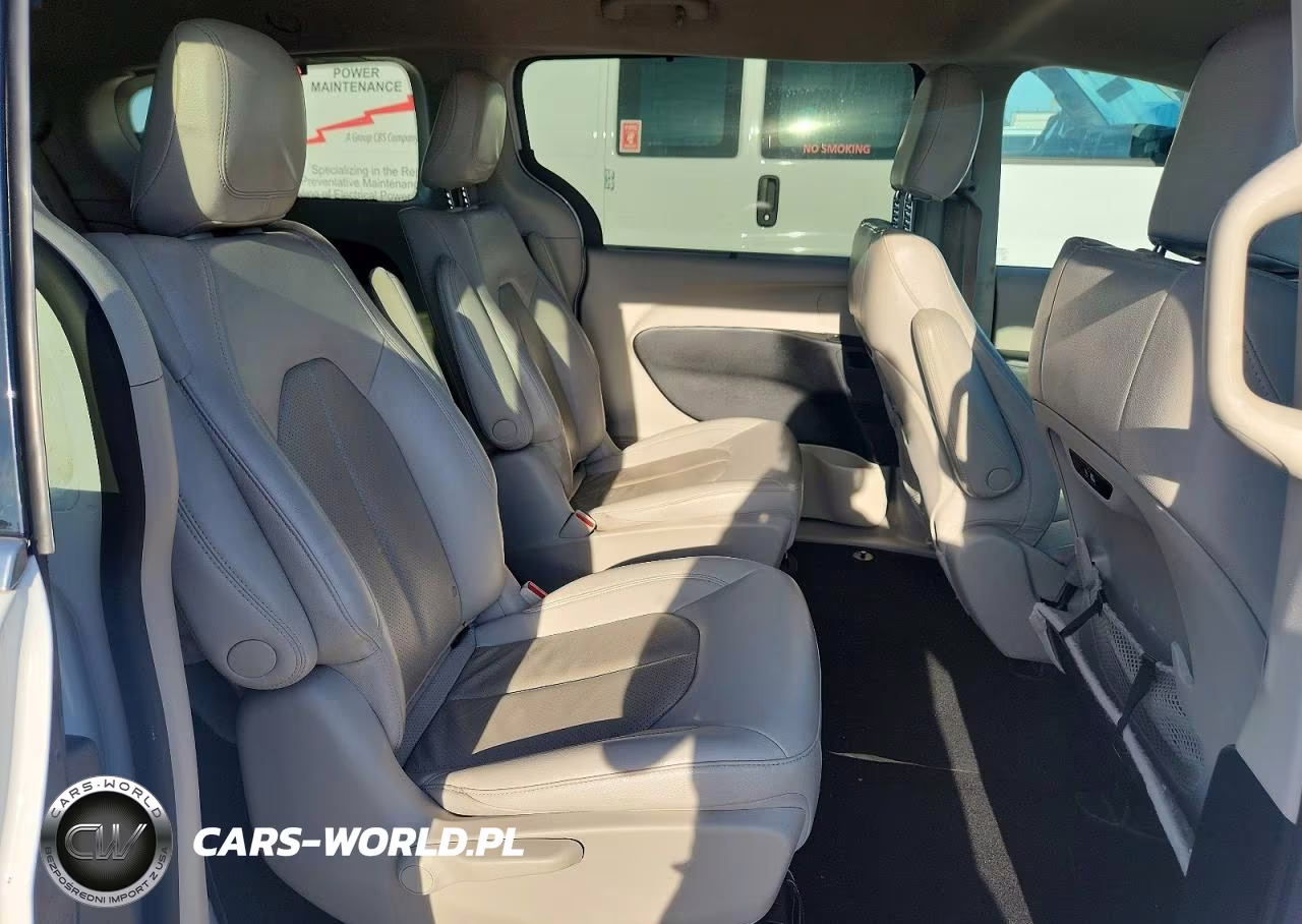 2021 Chrysler Pacifica Hybrid Touring L VIN:2C4RC1L75MR585876 - 11