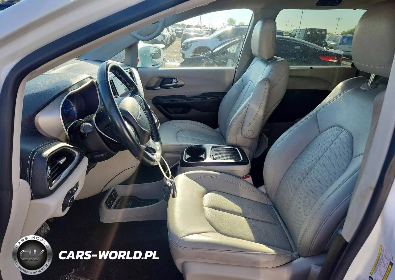 2021 Chrysler Pacifica Hybrid Touring L VIN:2C4RC1L75MR585876 - 7
