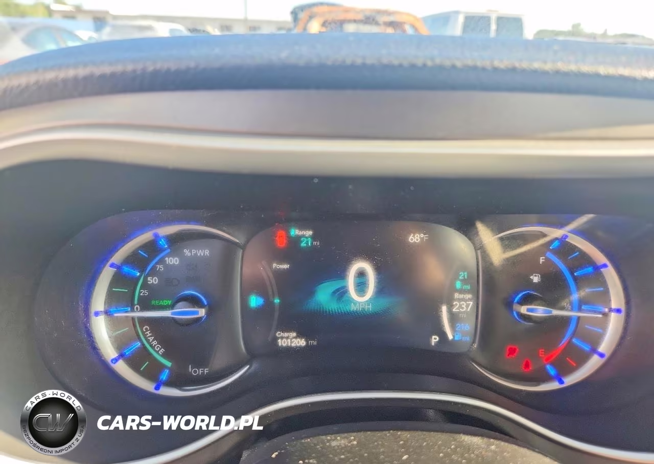 2021 Chrysler Pacifica Hybrid Touring L VIN:2C4RC1L75MR585876 - 9