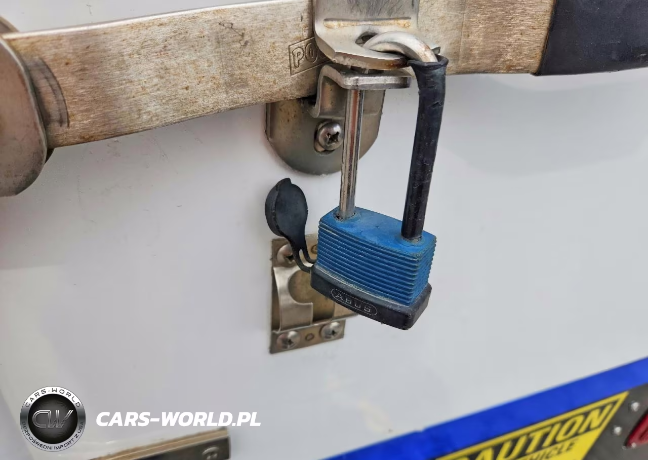 2023 Ford Transit 350 Refrigerated Box Truck VIN:1FDBW7ZG8PKA19485 - 10