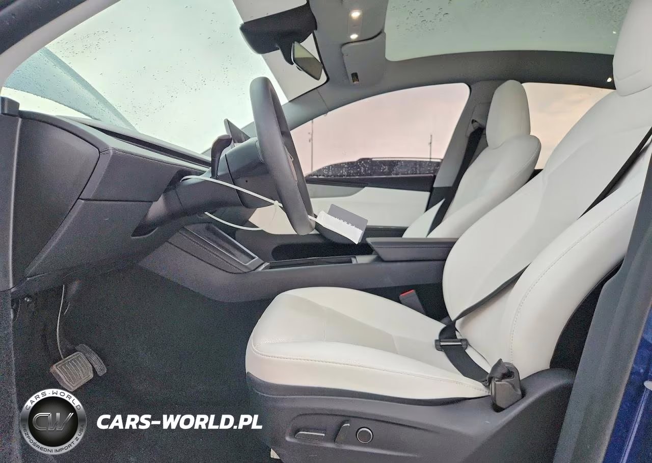 2026 Tesla Model Y VIN:7SAYGDEE3TF440376 - 7