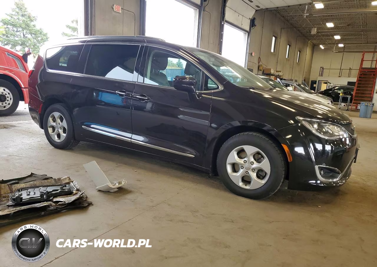2023 Chrysler Pacifica Touring L Plus VIN:2C4RC1EG6HR635249 - 4