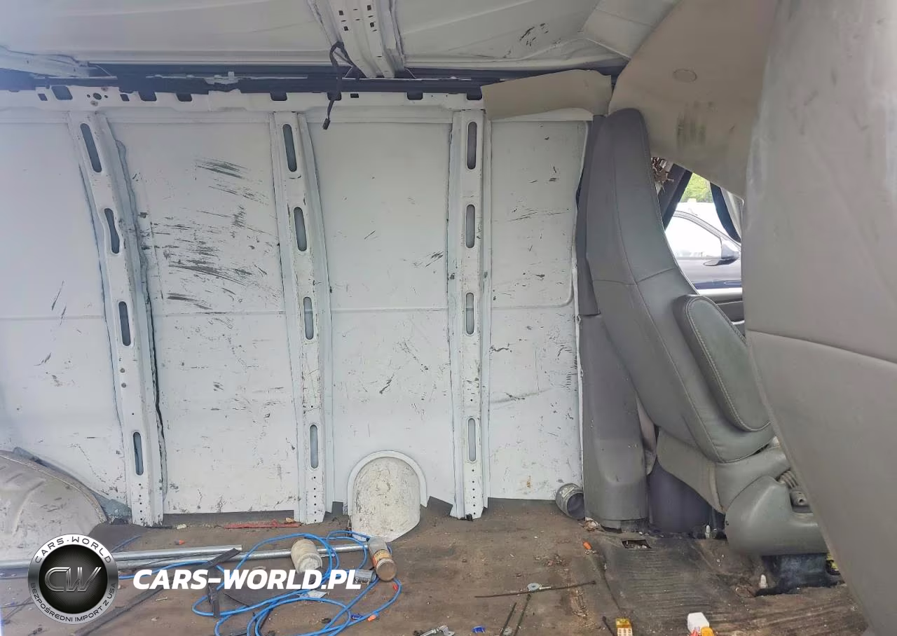 2018 Chevrolet Express G2500 VIN:1GCWGAFG1J1343167 - 10