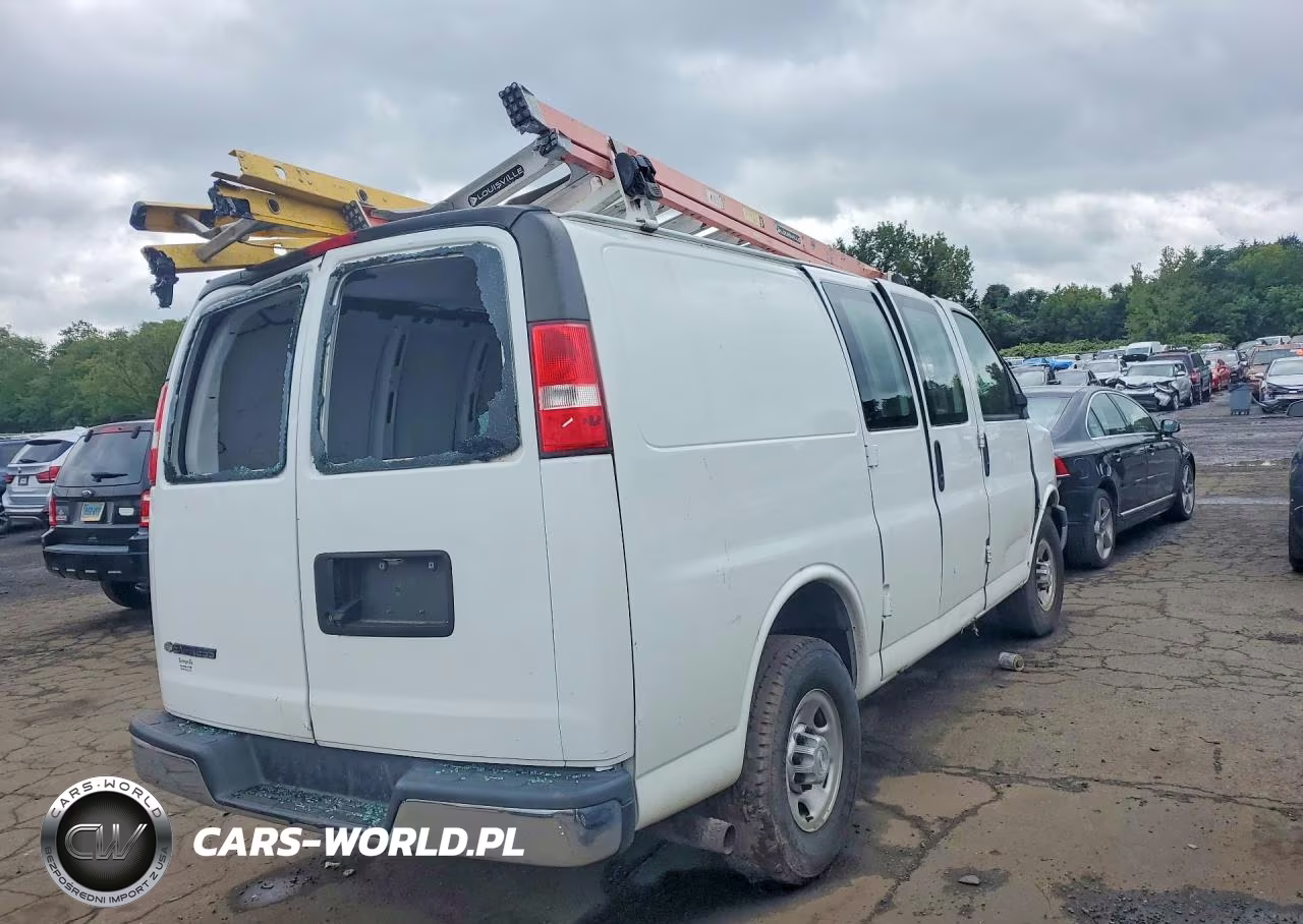 2018 Chevrolet Express G2500 VIN:1GCWGAFG1J1343167 - 3