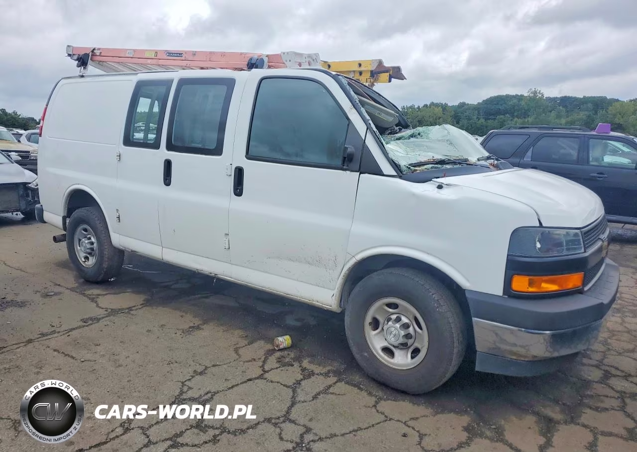 2018 Chevrolet Express G2500 VIN:1GCWGAFG1J1343167 - 4