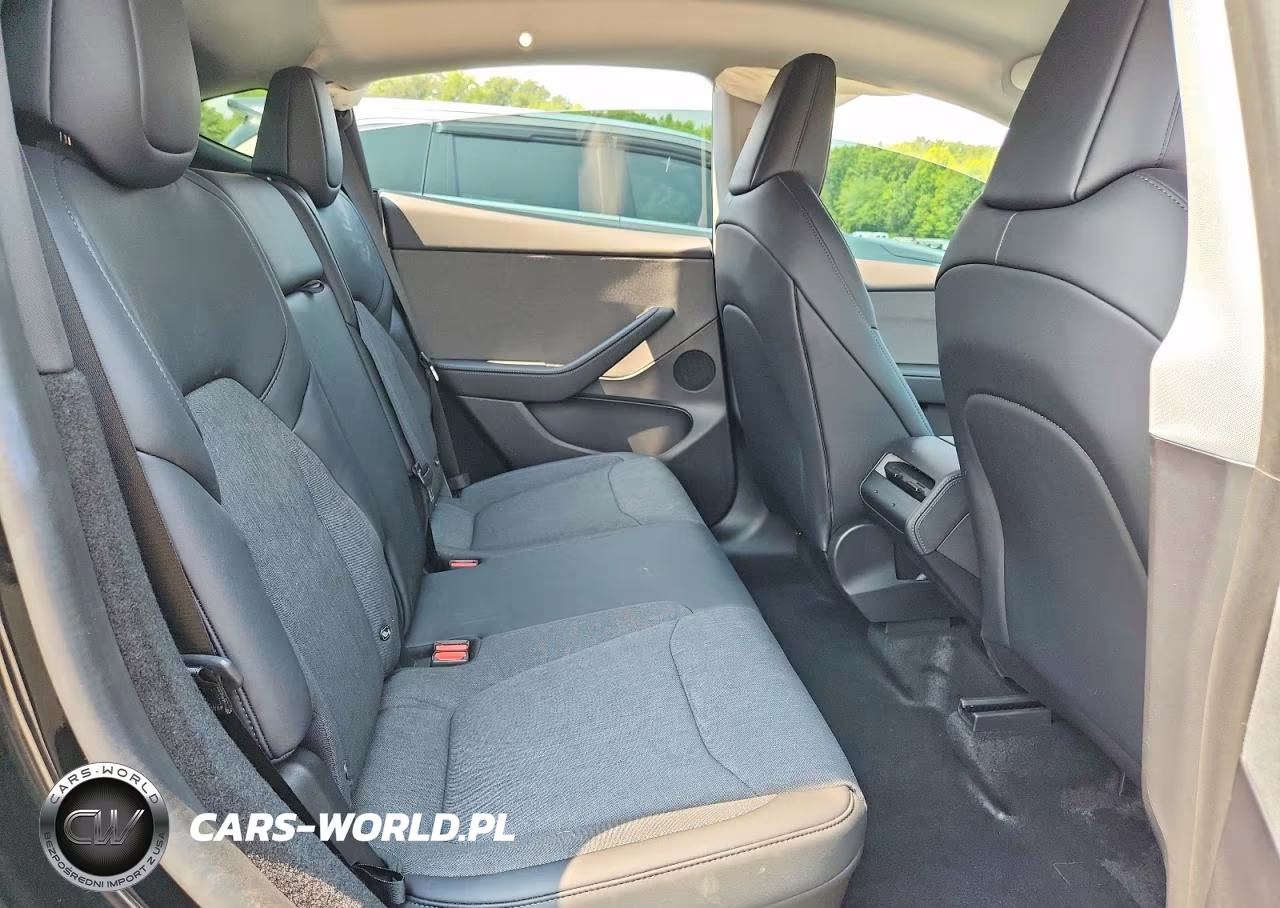 2026 Tesla Model Y VIN:7SAYGDEEXTA649160 - 10