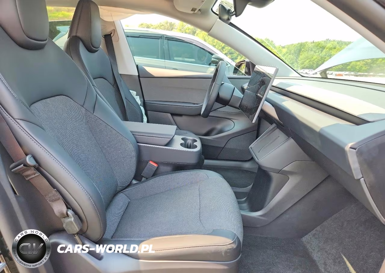 2026 Tesla Model Y VIN:7SAYGDEEXTA649160 - 7