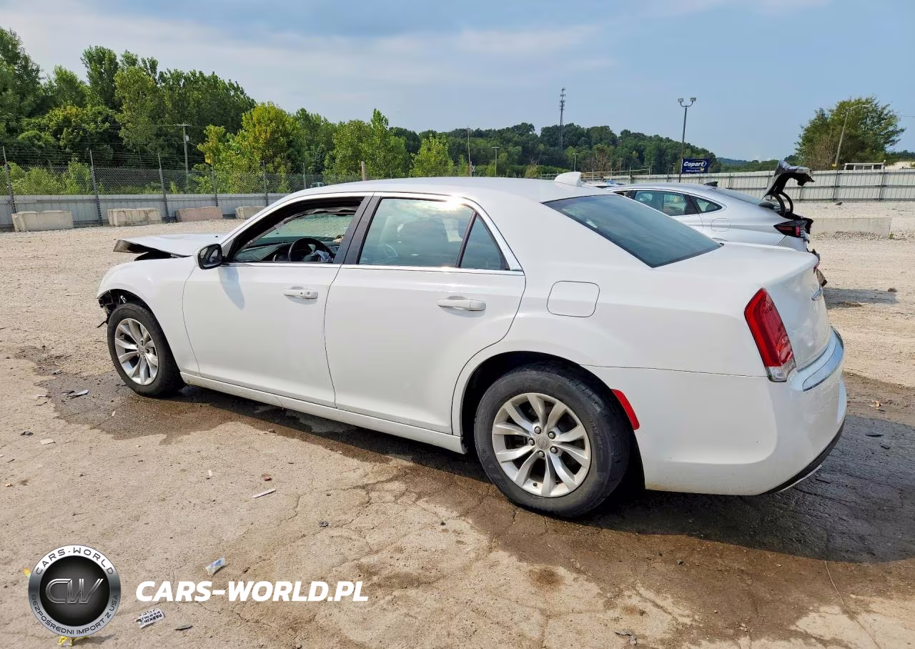 2015 Chrysler 300 Limited VIN:2C3CCAAG5FH818452 - 2