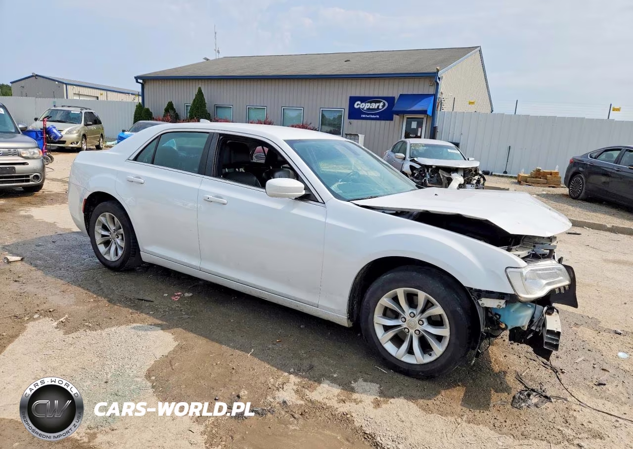 2015 Chrysler 300 Limited VIN:2C3CCAAG5FH818452 - 4