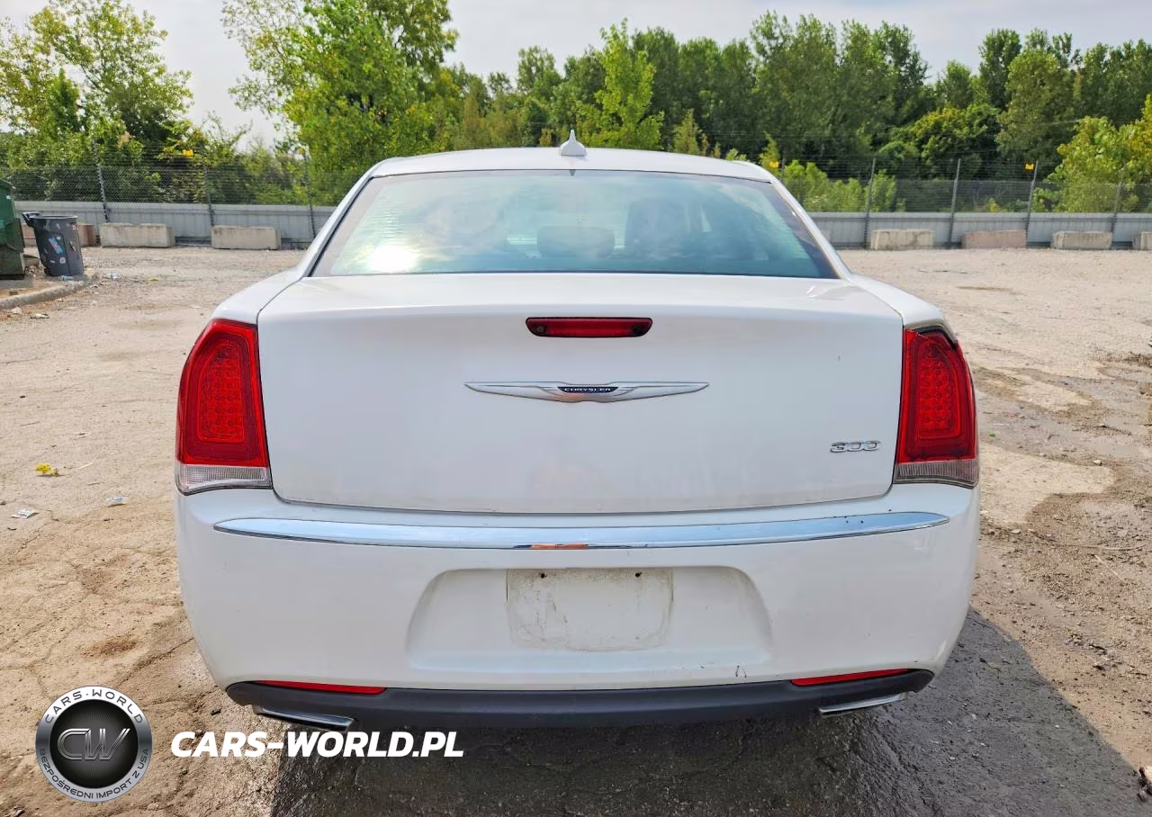 2015 Chrysler 300 Limited VIN:2C3CCAAG5FH818452 - 6