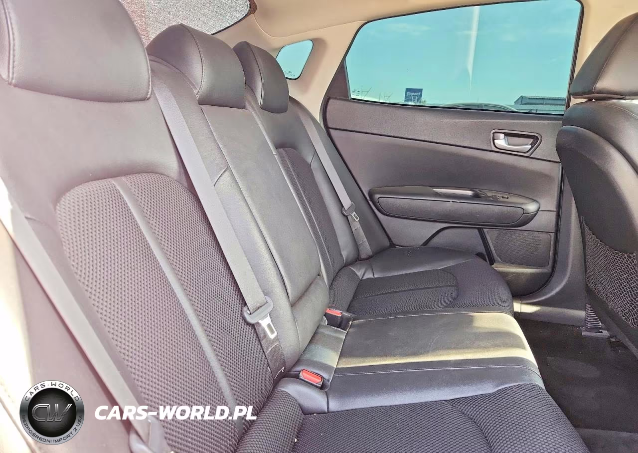 2019 Kia Optima S VIN:5XXGT4L36KG290202 - 10