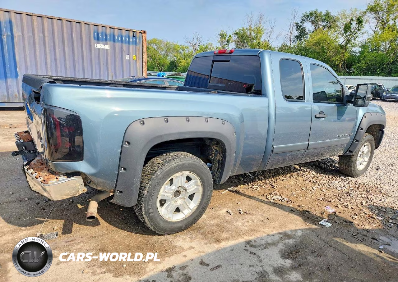 2008 Chevrolet Silverado K1500 VIN:2GCEK190081326339 - 3