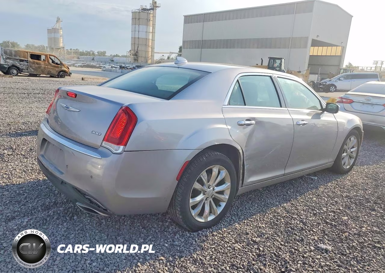 2018 Chrysler 300 Limited VIN:2C3CCAKG1JH300376 - 3