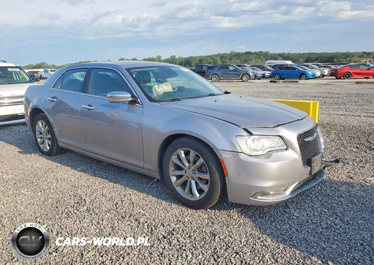 2018 Chrysler 300 Limited VIN:2C3CCAKG1JH300376 - 4