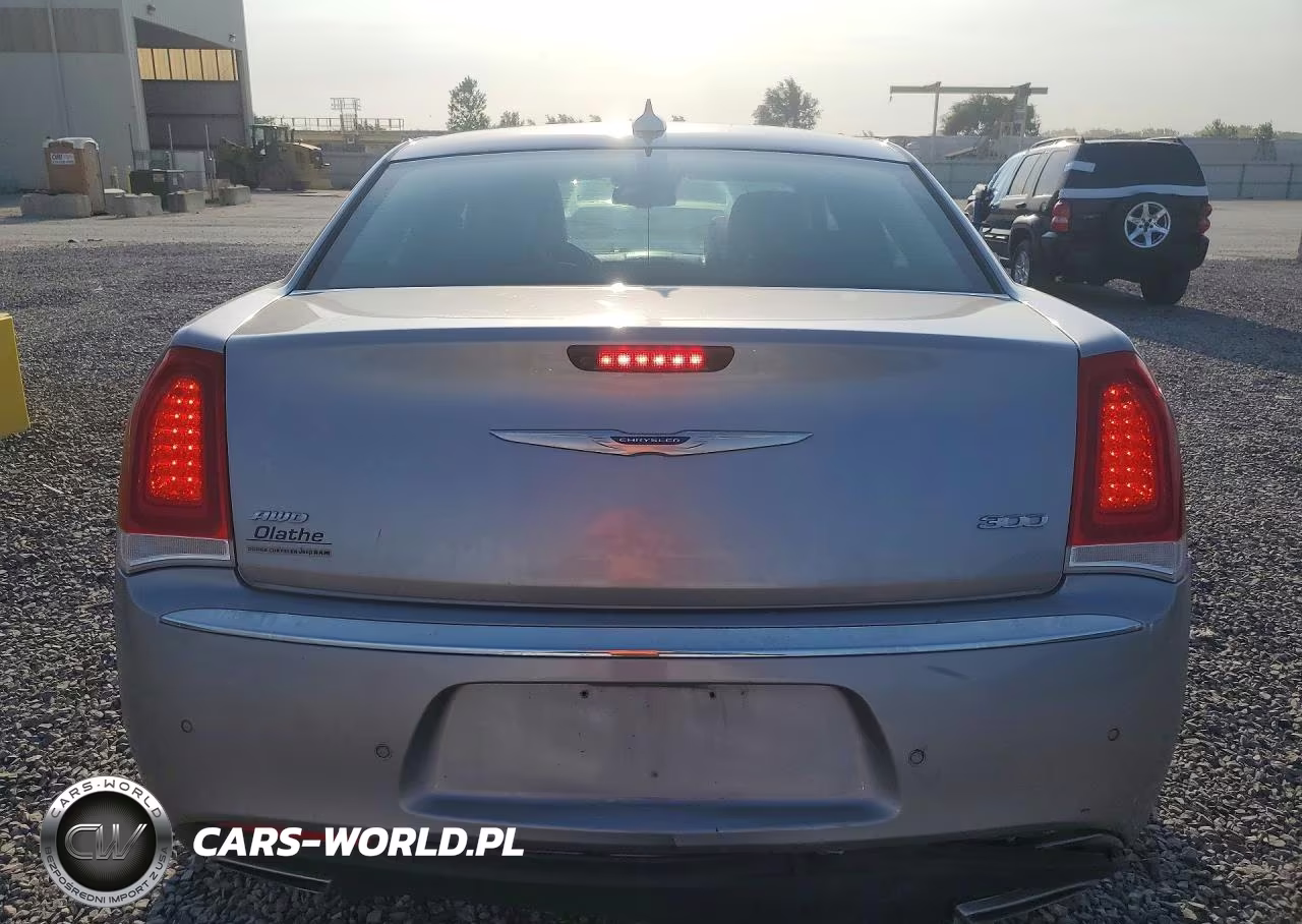 2018 Chrysler 300 Limited VIN:2C3CCAKG1JH300376 - 6