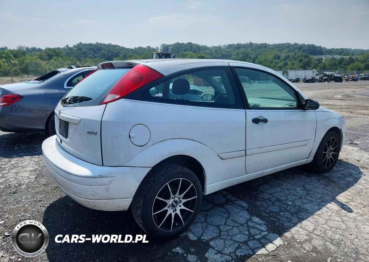2006 Ford Focus Zx3 VIN:1FAHP31N46W255157 - 3