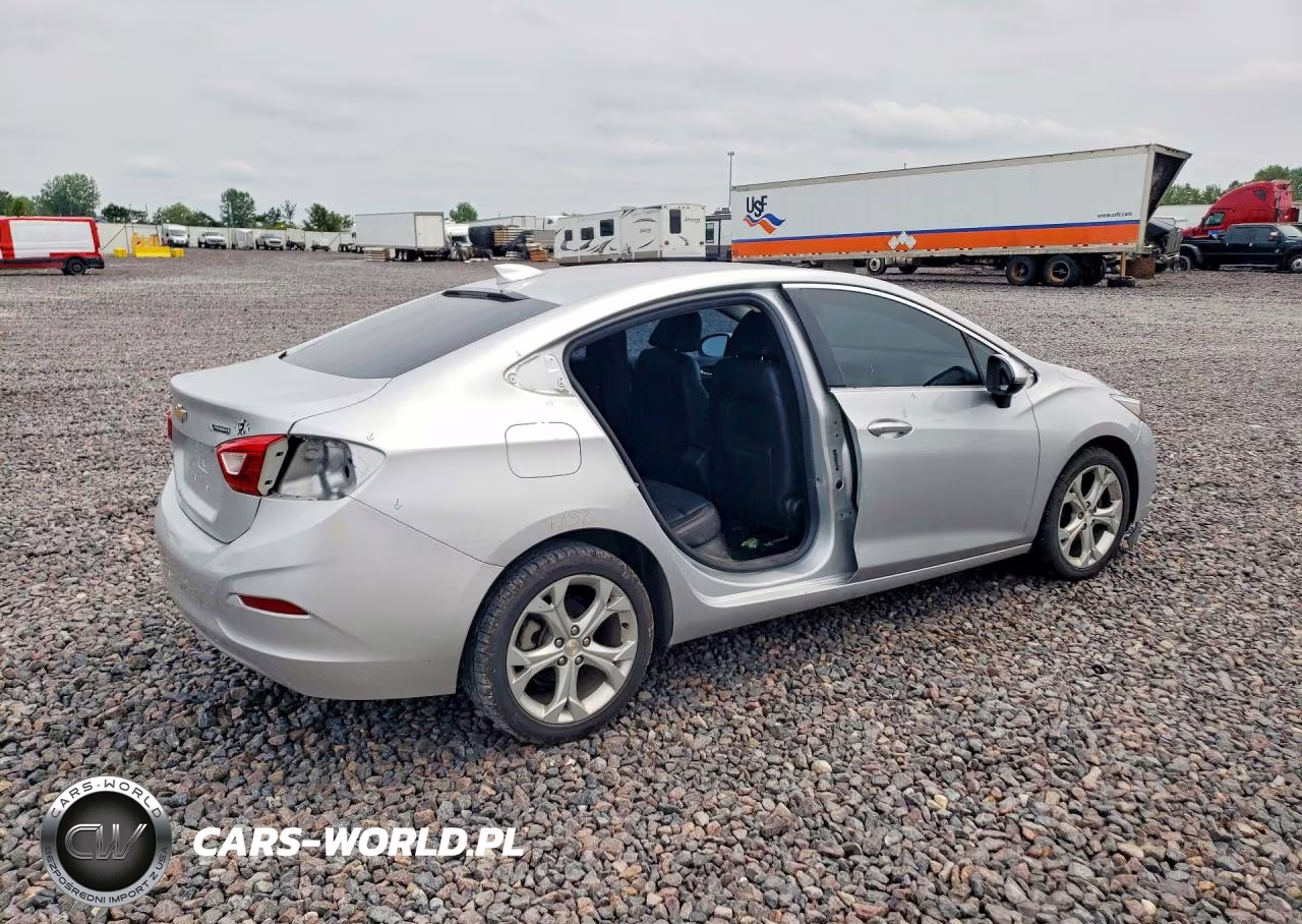 2017 Chevrolet Cruze Premier VIN:1G1BF5SM2H7139109 - 3