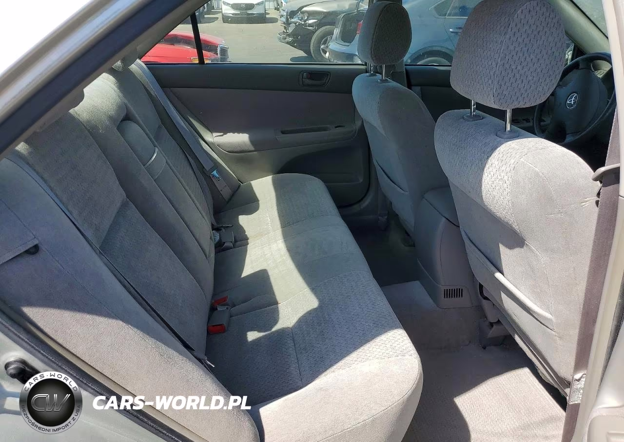 2002 Toyota Camry Le VIN:JTDBE30K920055045 - 10