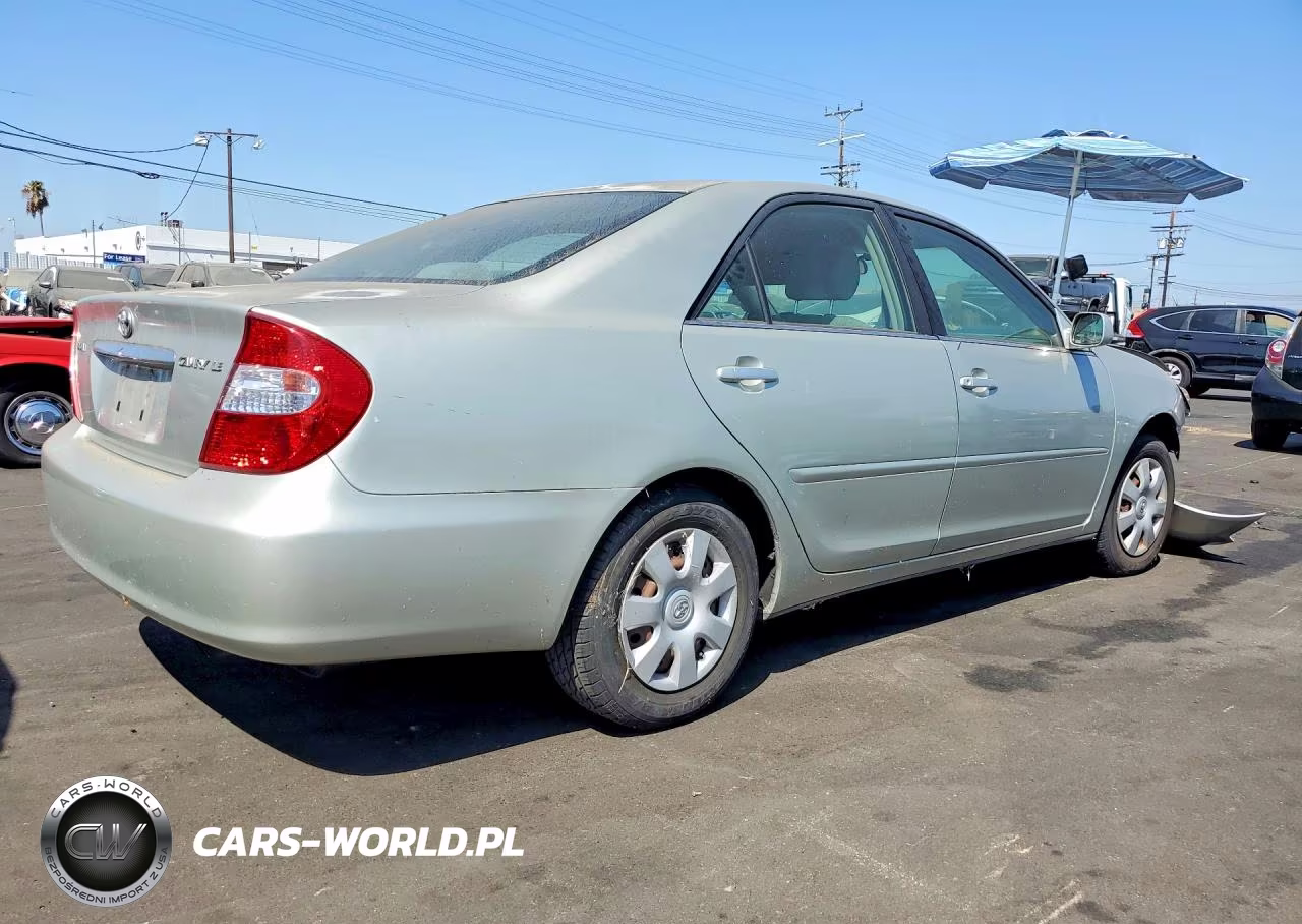 2002 Toyota Camry Le VIN:JTDBE30K920055045 - 3