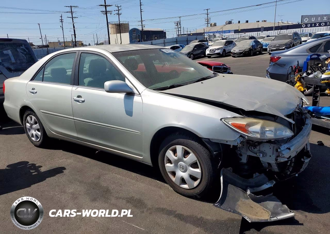 2002 Toyota Camry Le VIN:JTDBE30K920055045 - 4