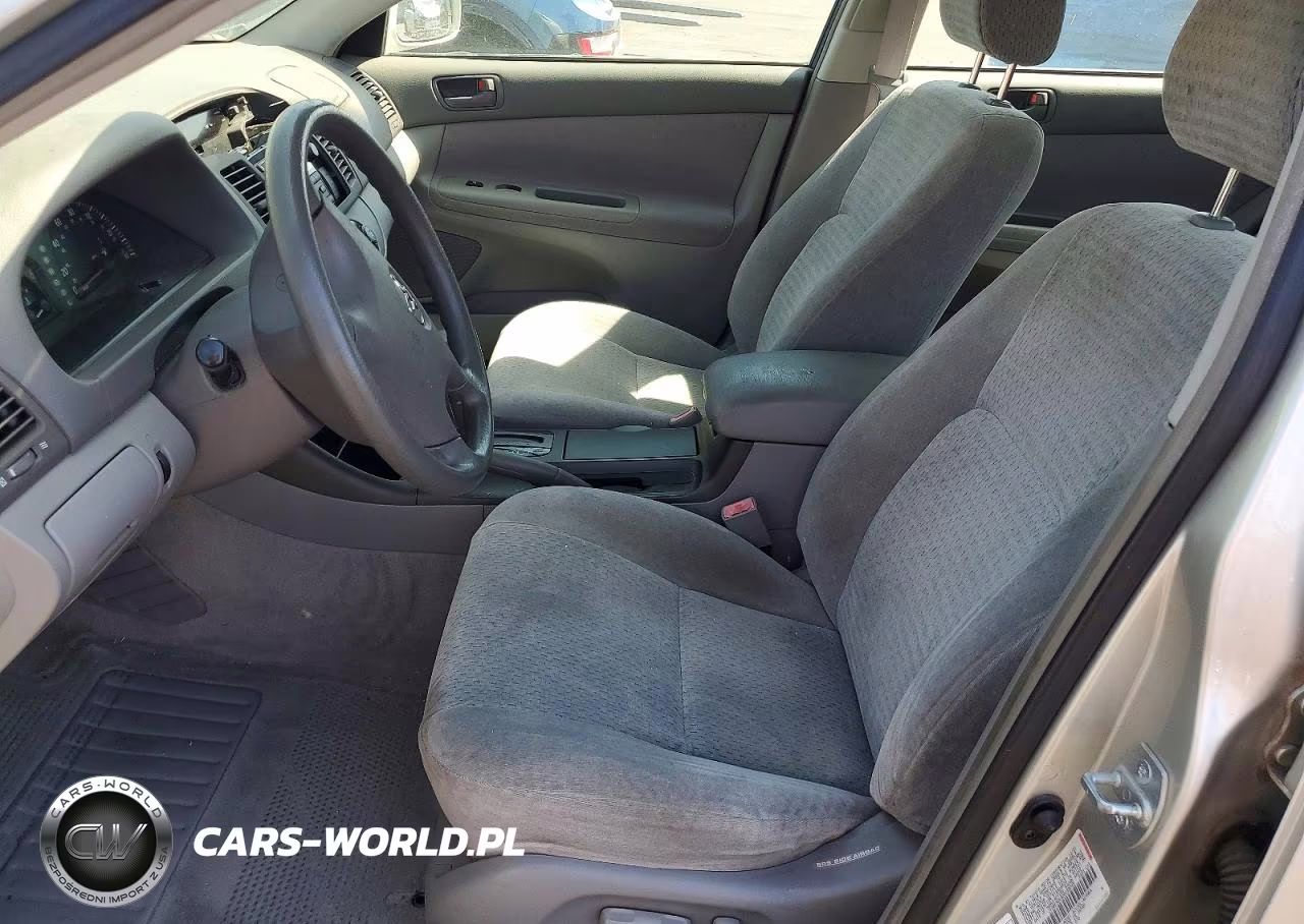 2002 Toyota Camry Le VIN:JTDBE30K920055045 - 7