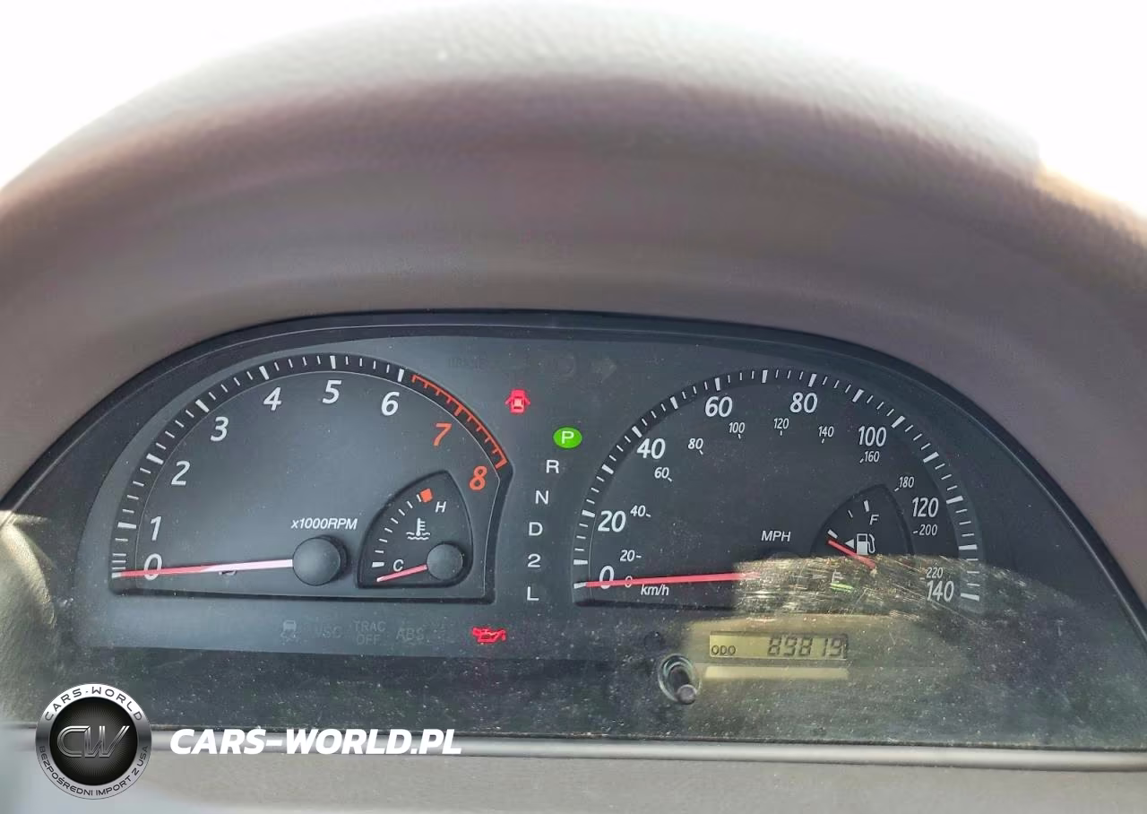 2002 Toyota Camry Le VIN:JTDBE30K920055045 - 9
