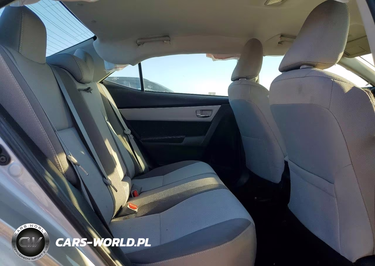 2018 Toyota Corolla Le VIN:5YFBURHE4JP833180 - 10