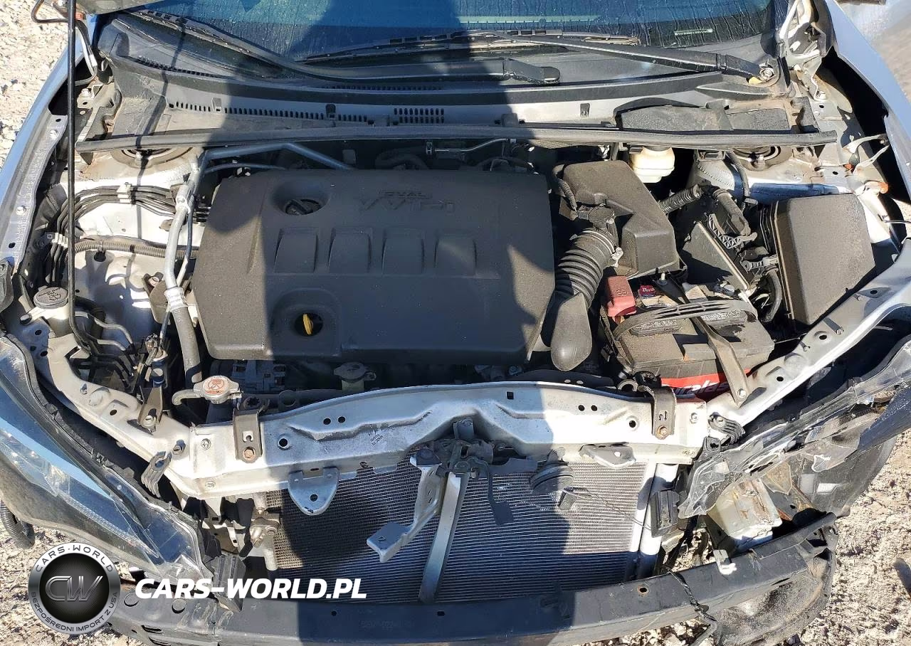 2018 Toyota Corolla Le VIN:5YFBURHE4JP833180 - 11