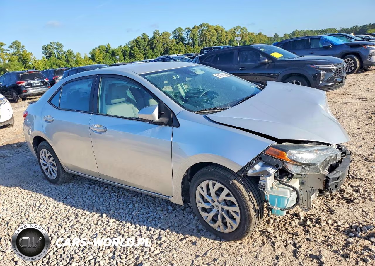 2018 Toyota Corolla Le VIN:5YFBURHE4JP833180 - 4