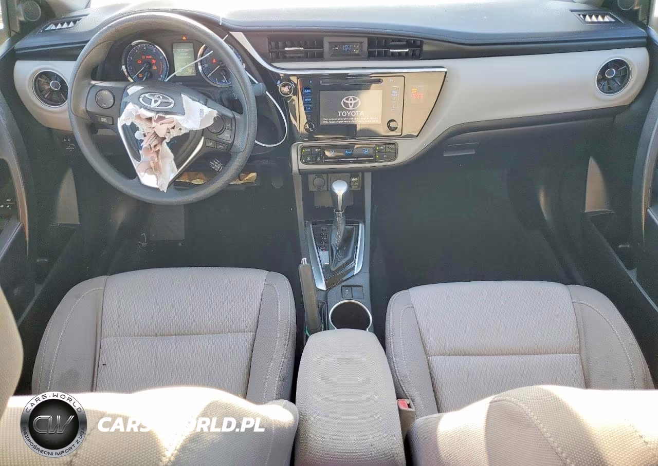 2018 Toyota Corolla Le VIN:5YFBURHE4JP833180 - 8