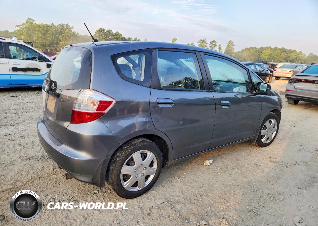 2013 Honda Fit VIN:JHMGE8H38DC020075 - 3