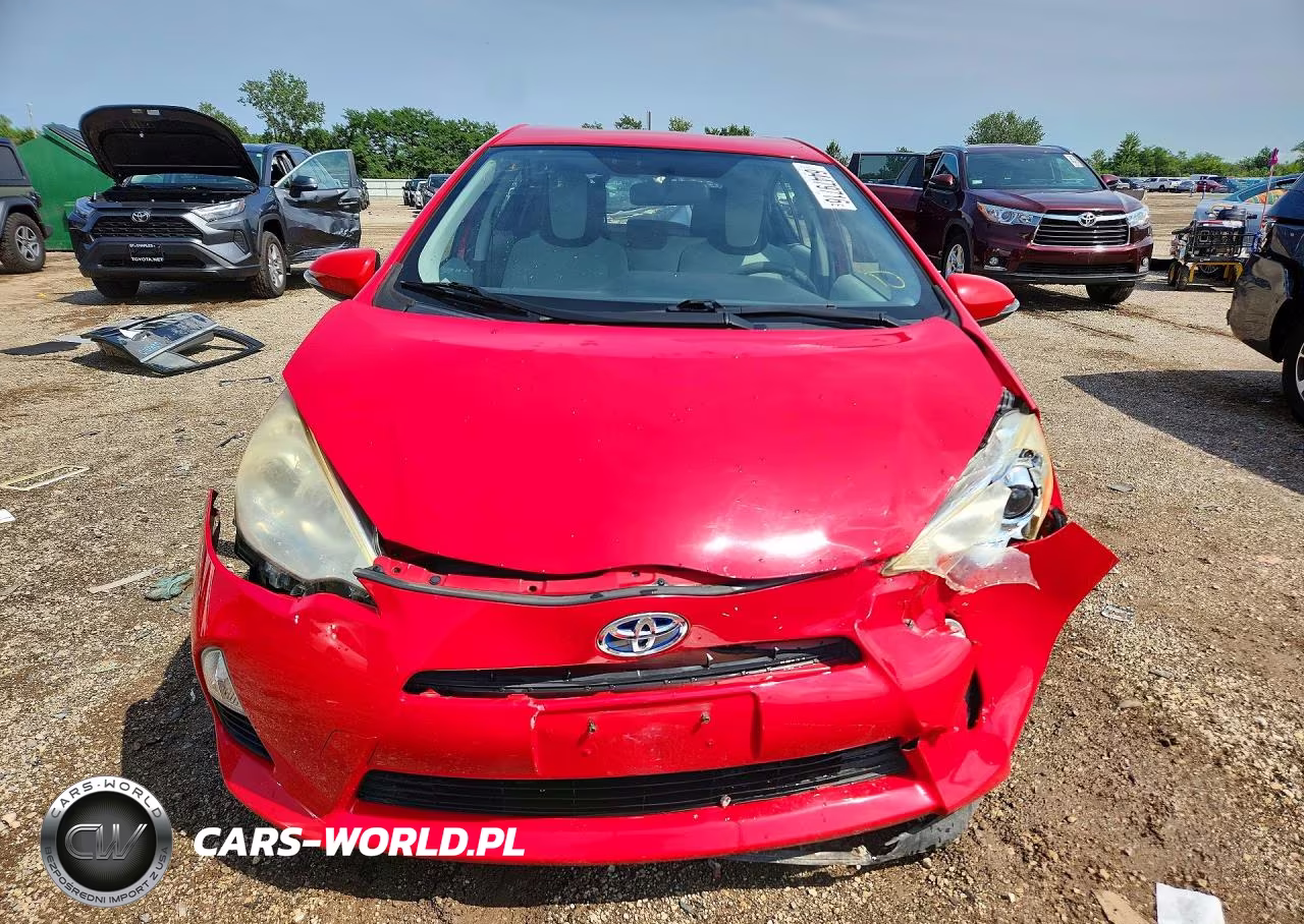 2013 Toyota Prius C One VIN:JTDKDTB3XD1539490 - 5