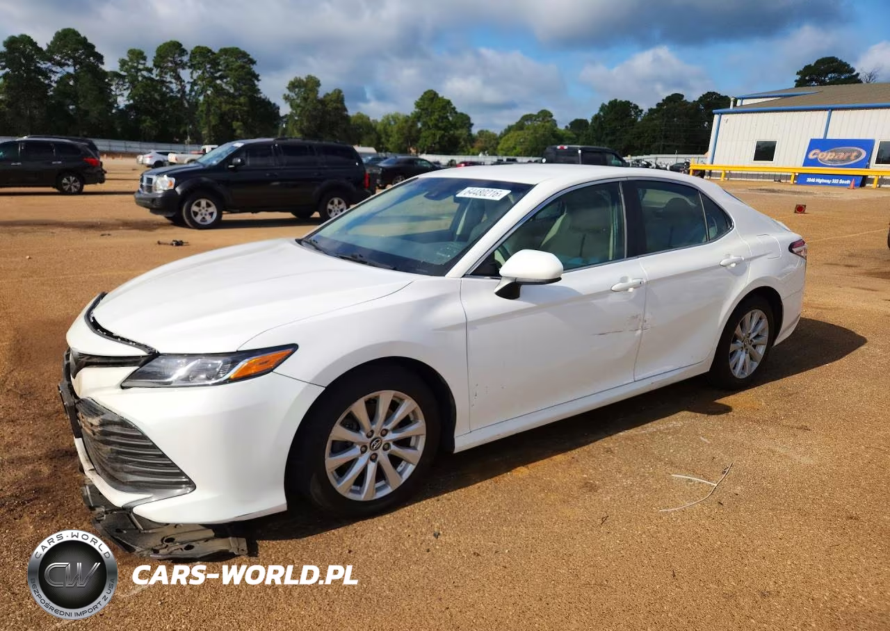 2018 Toyota Camry Le – zdjęcie 1 z 13