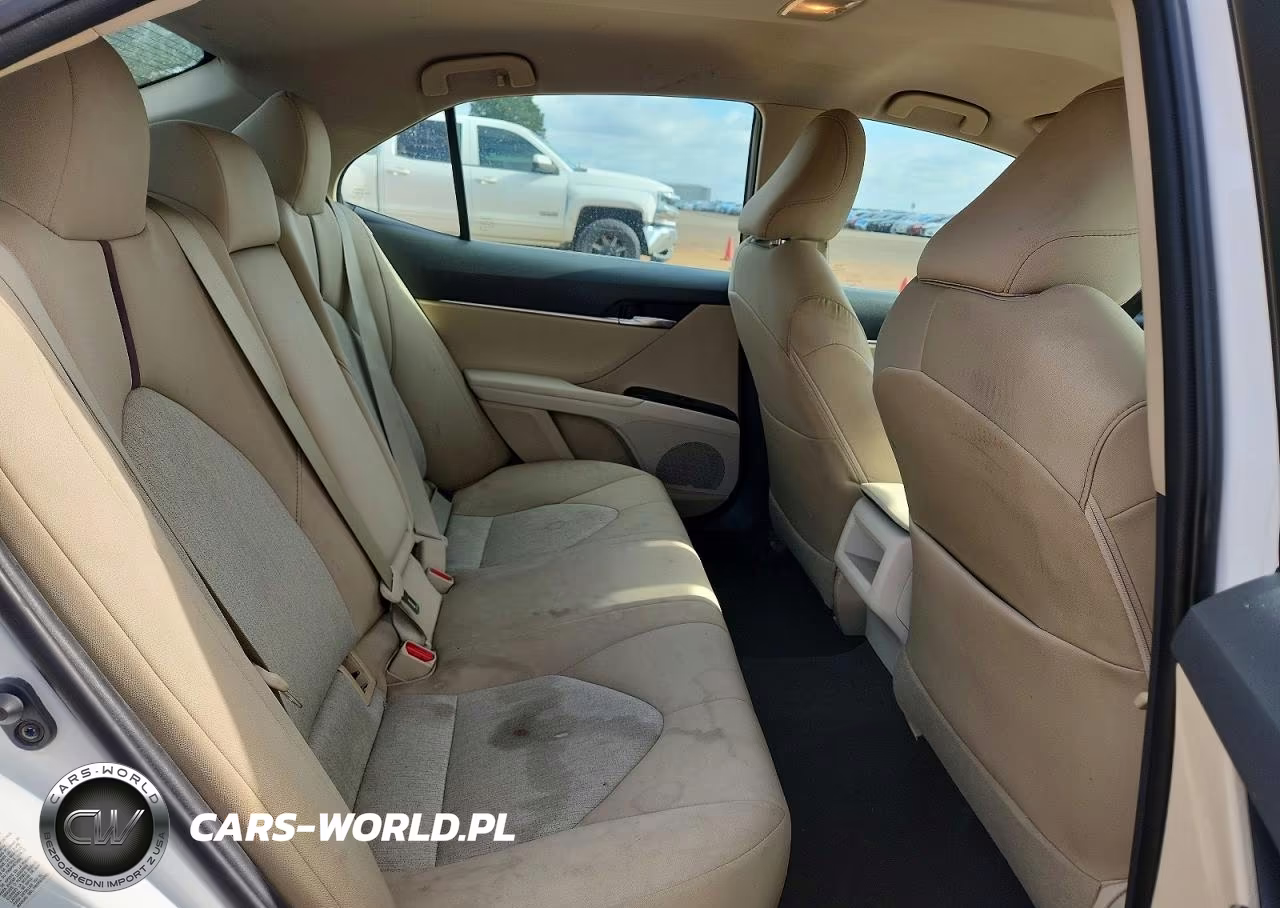 2018 Toyota Camry Le VIN:4T1B11HK4JU095427 - 10