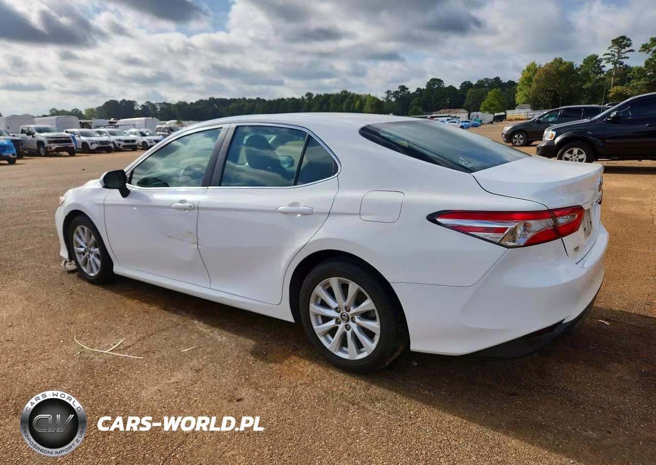 2018 Toyota Camry Le VIN:4T1B11HK4JU095427 - 2
