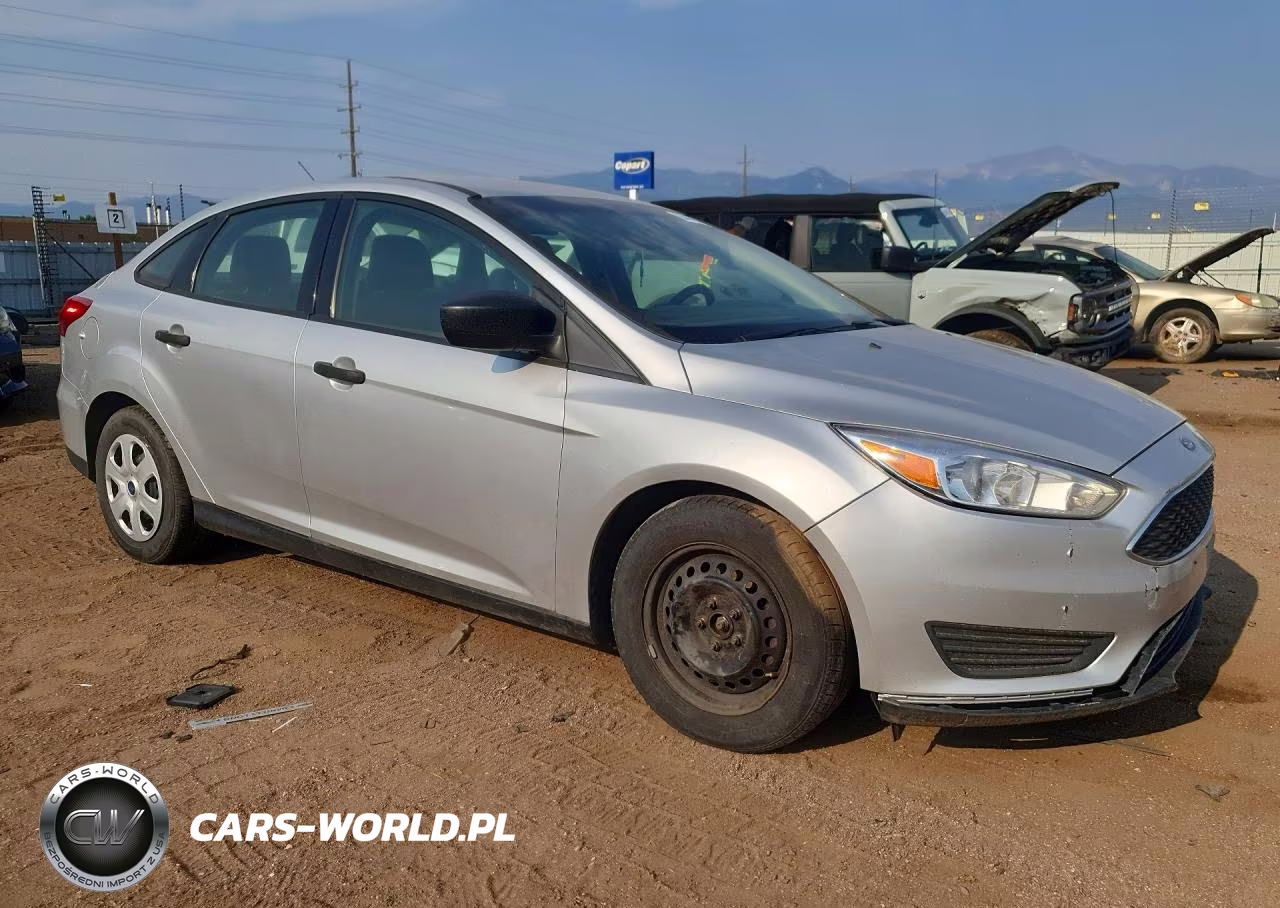 2017 Ford Focus S VIN:1FADP3E25HL328958 - 4
