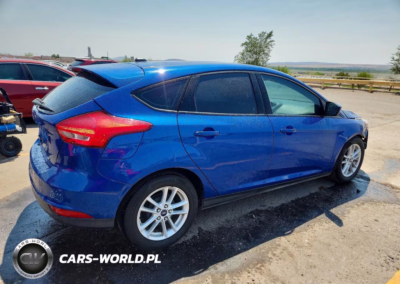 2018 Ford Focus Se VIN:1FADP3K24JL313328 - 3
