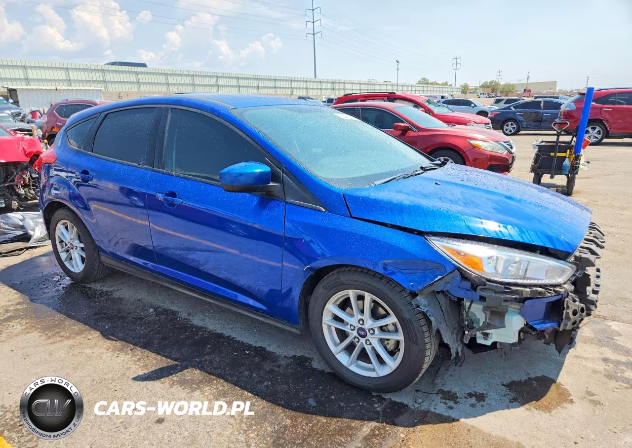 2018 Ford Focus Se VIN:1FADP3K24JL313328 - 4