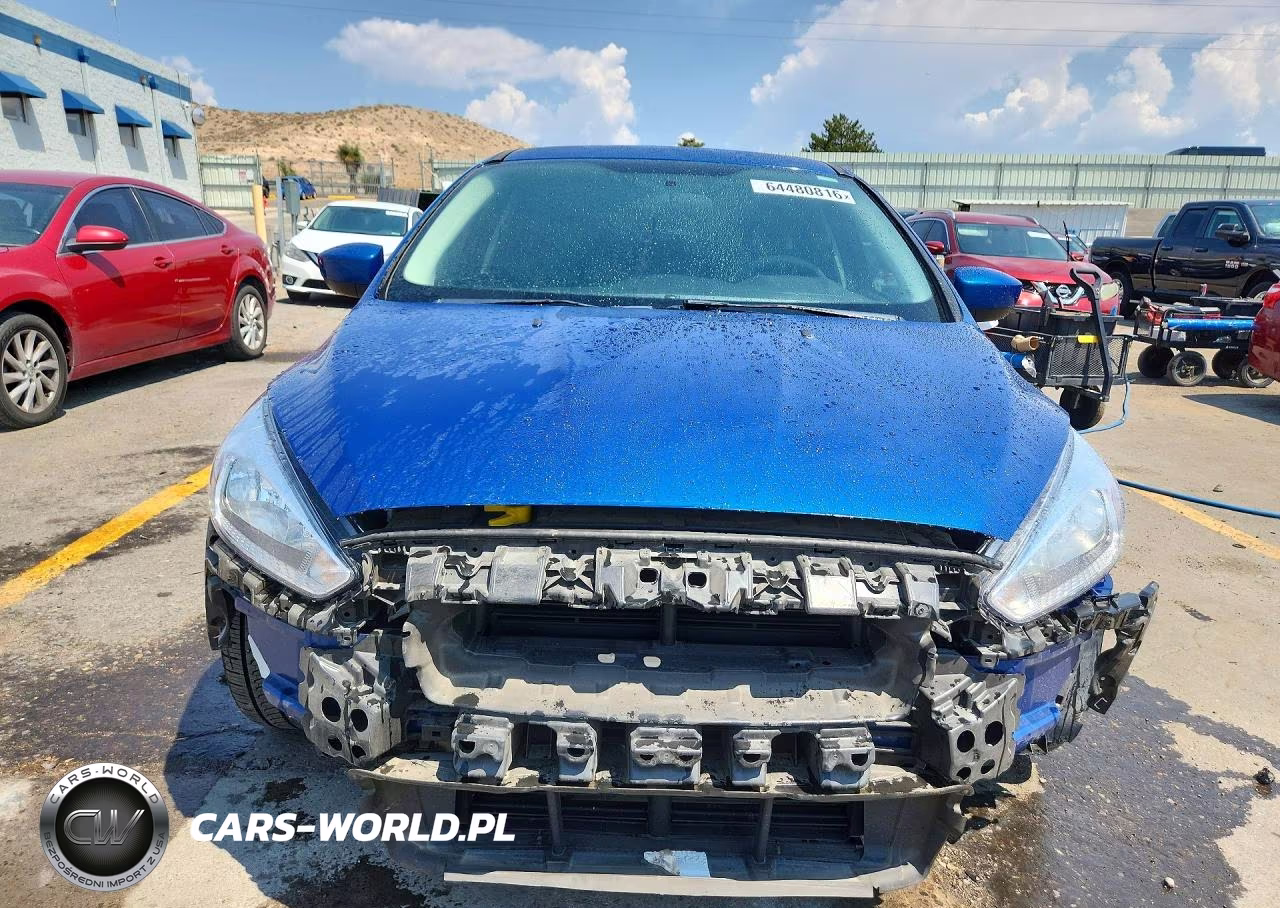 2018 Ford Focus Se VIN:1FADP3K24JL313328 - 5