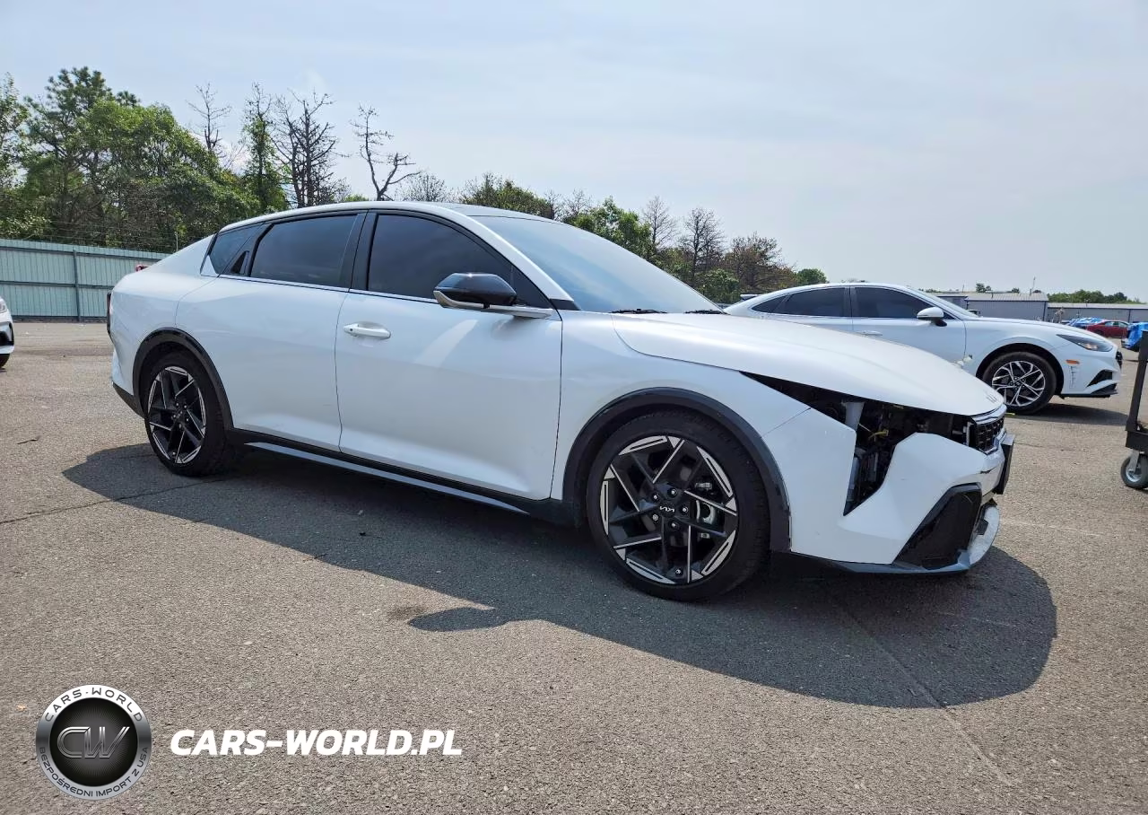 2025 Kia K4 Gt Line VIN:3KPFW4DE7SE086486 - 4